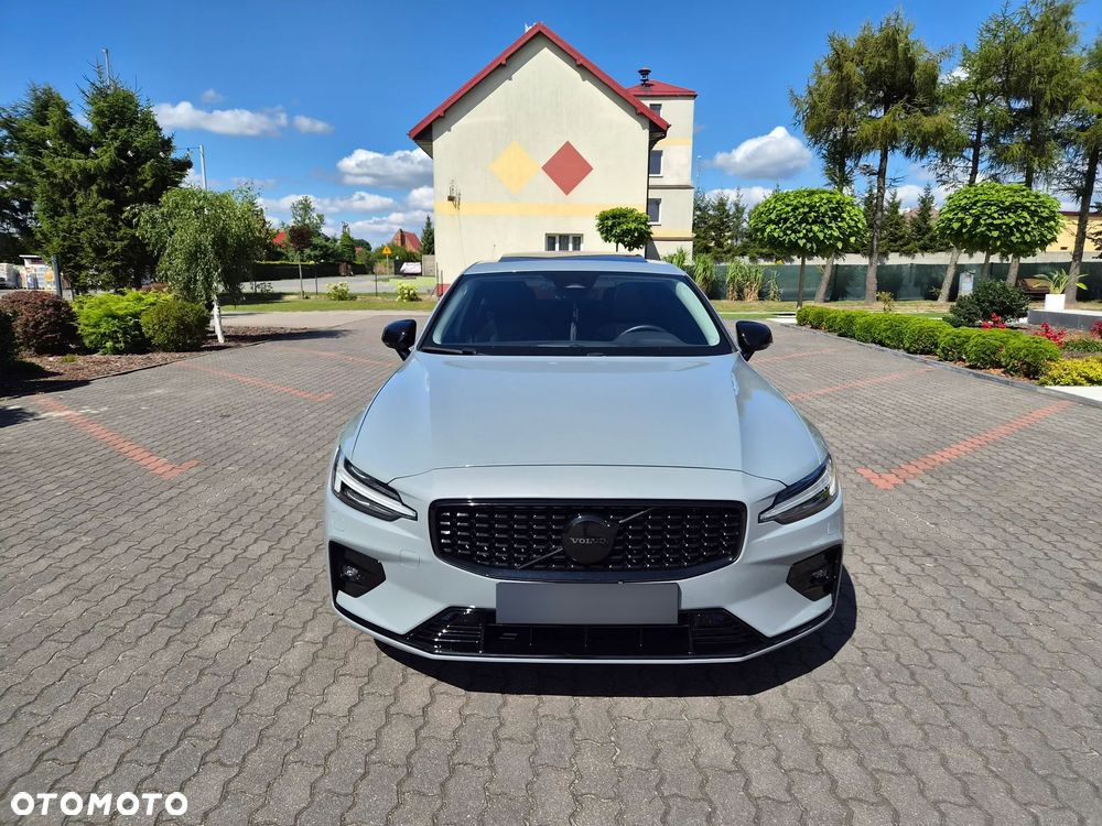 Volvo S60 B5 B AWD Plus Dark - 2