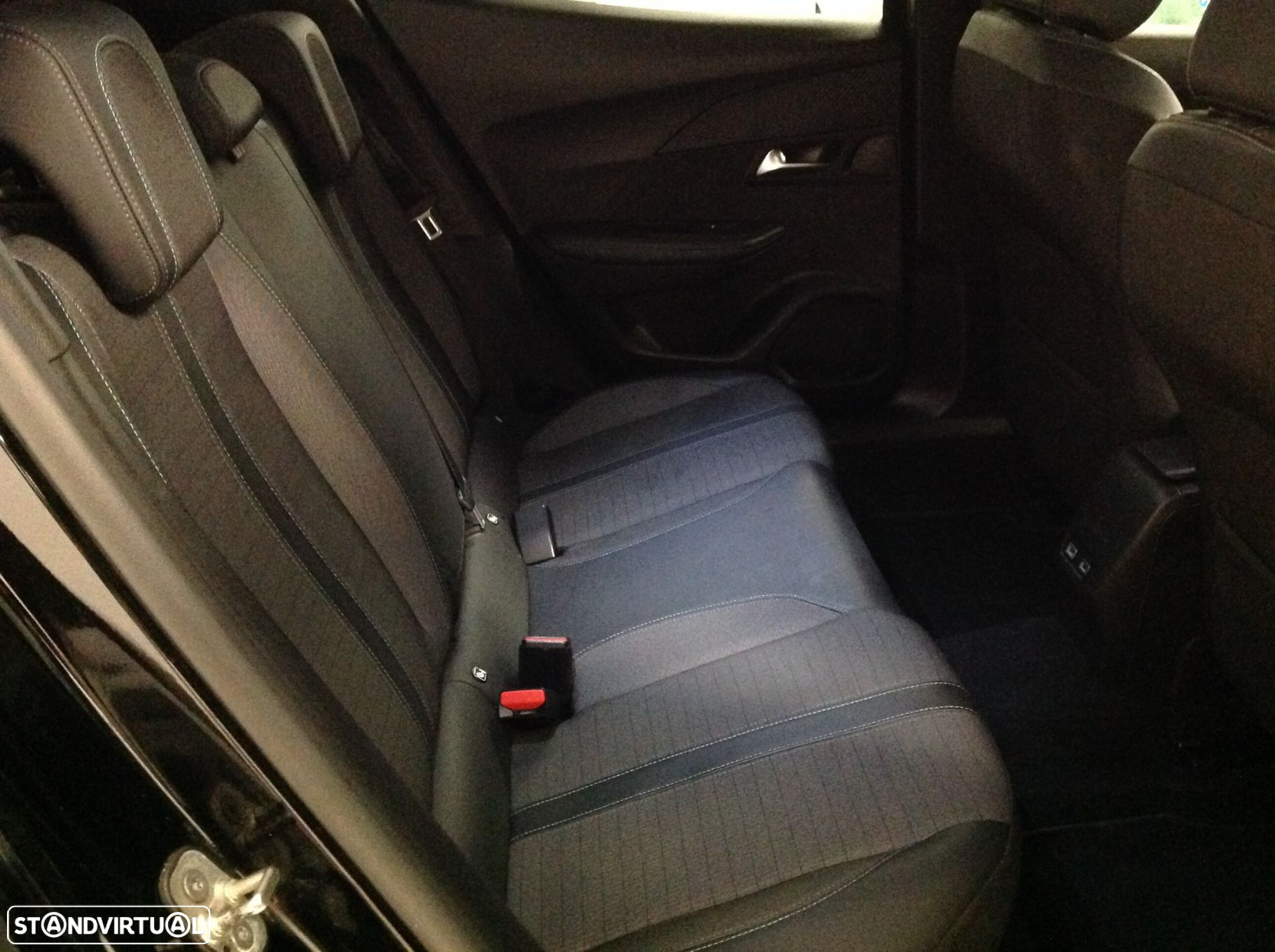 Peugeot 2008 1.2 PureTech Allure - 24