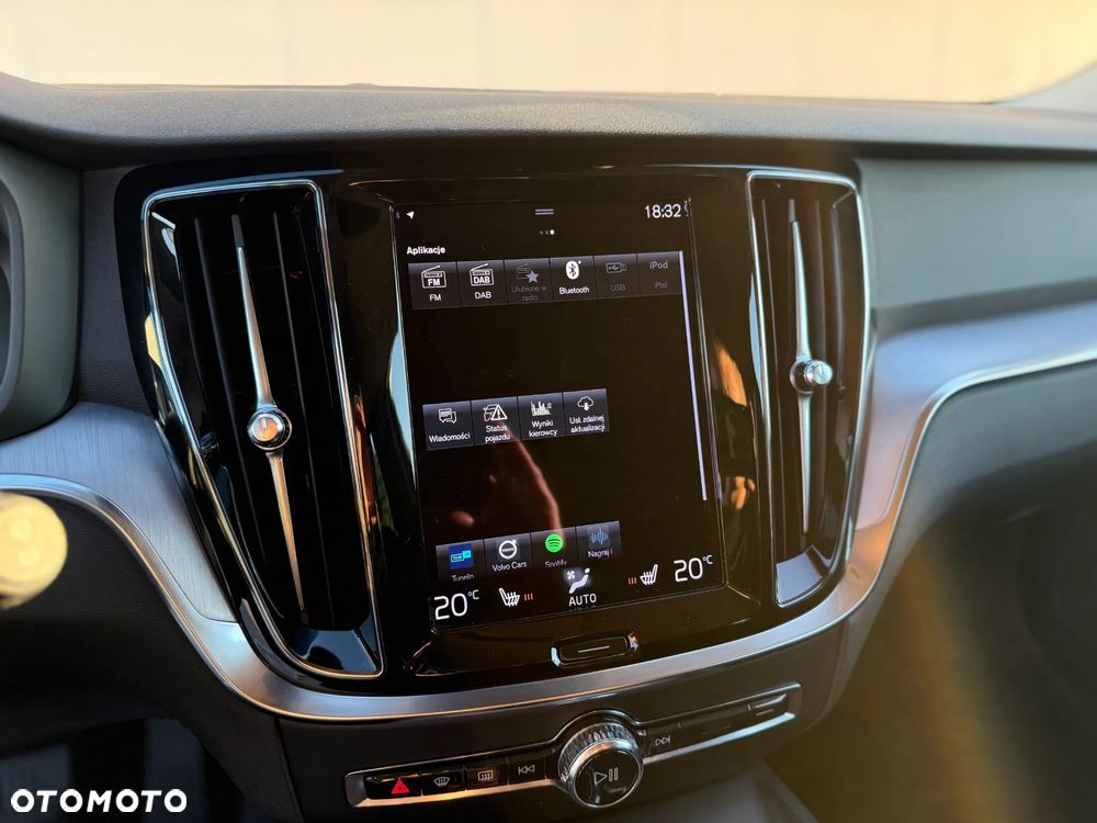 Volvo V60 B4 D Geartronic Momentum - 24