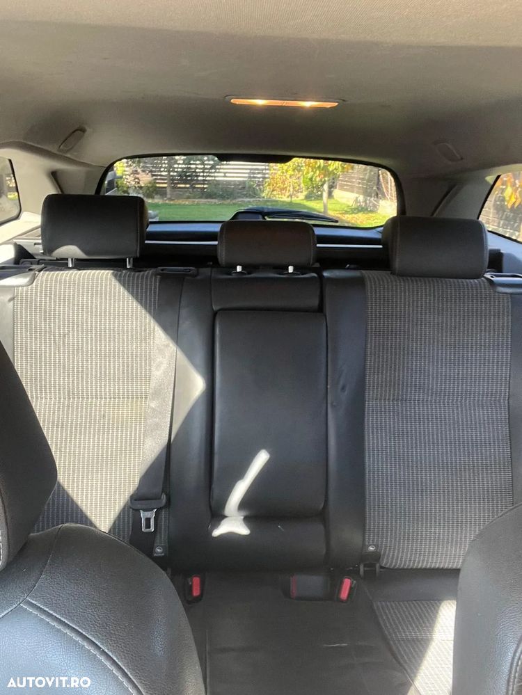 Toyota Auris 1.8 L VVT-i Hybrid Sol + - 25