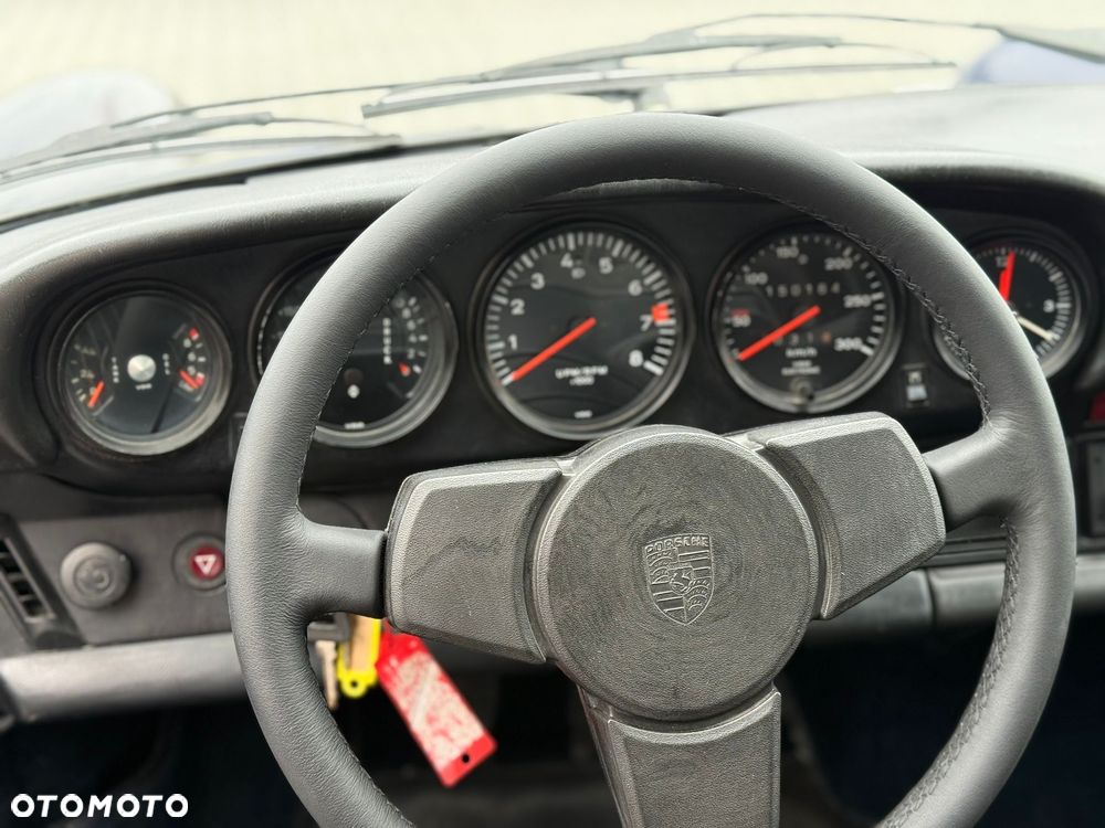 Porsche 911 - 25