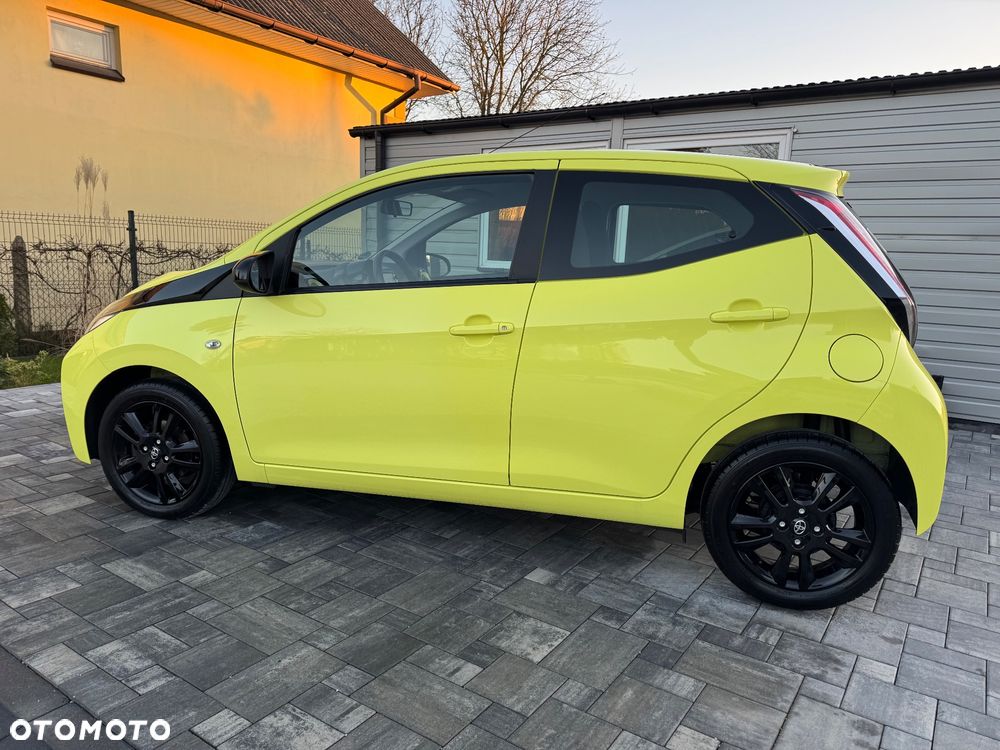 Toyota Aygo x mit x-business Paket - 13