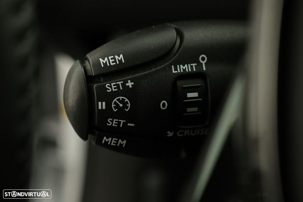 Peugeot 2008 1.2 PureTech Allure - 18