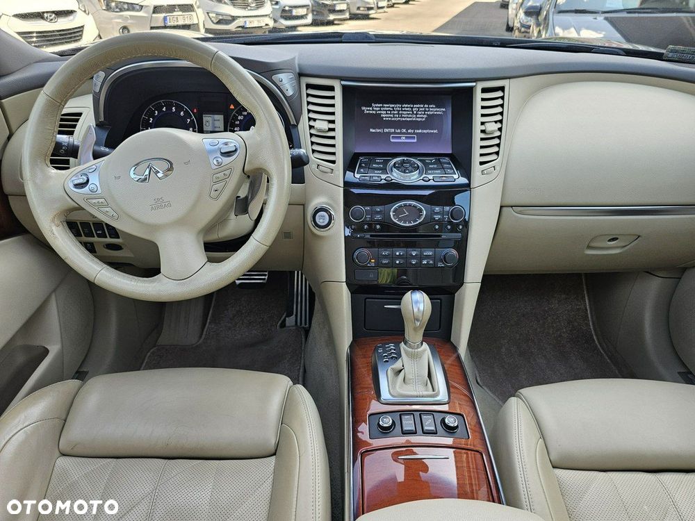 Infiniti QX70 - 17