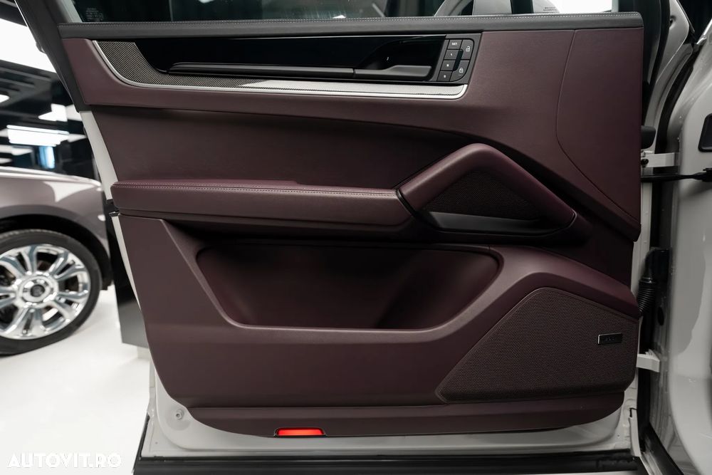 Porsche Cayenne - 15