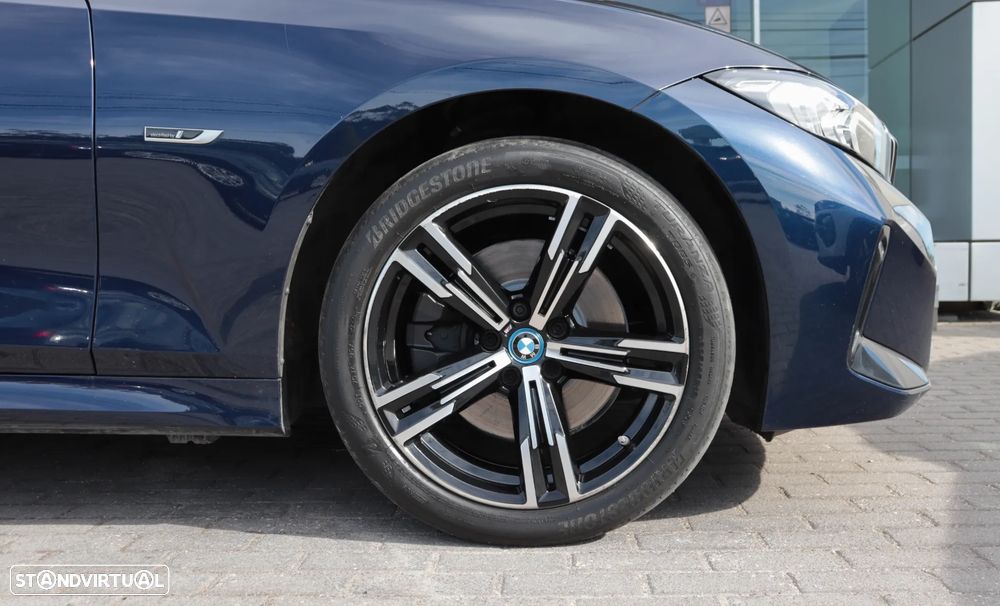 BMW 320 e Pack M Auto — fotografia 6