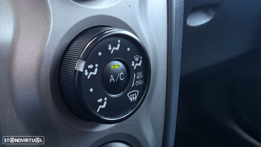 Toyota Yaris 1.0 VVT-i AC - 21