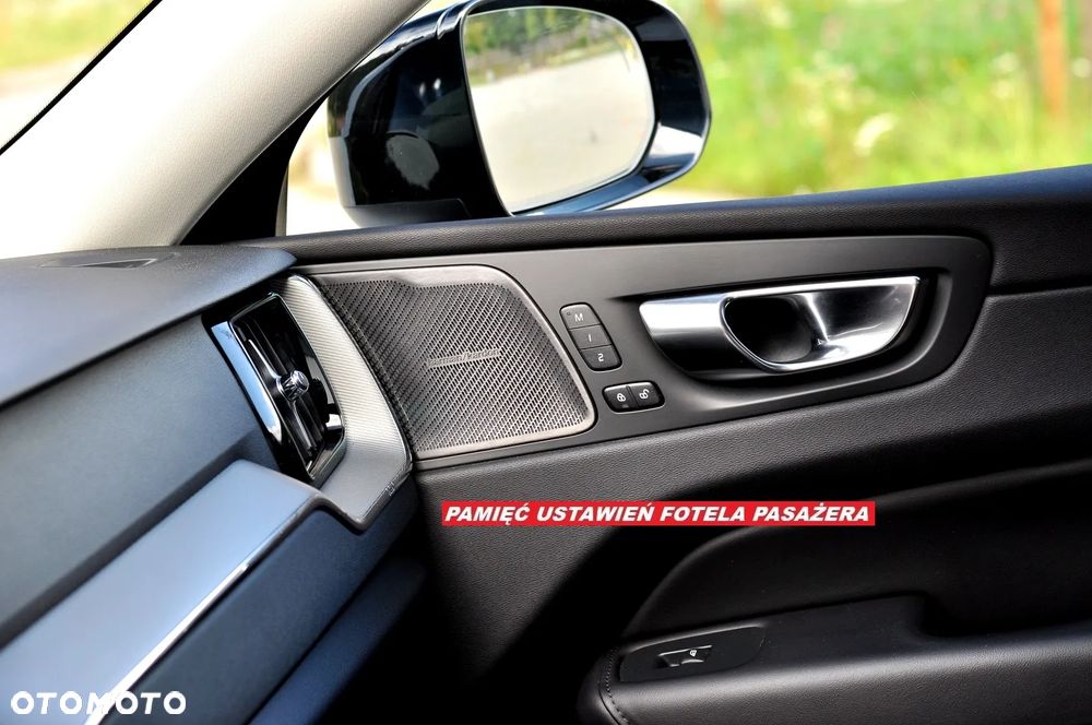Volvo XC 60 B5 B AWD Plus Dark - 17