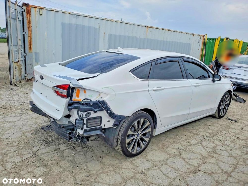 Ford Fusion - 4