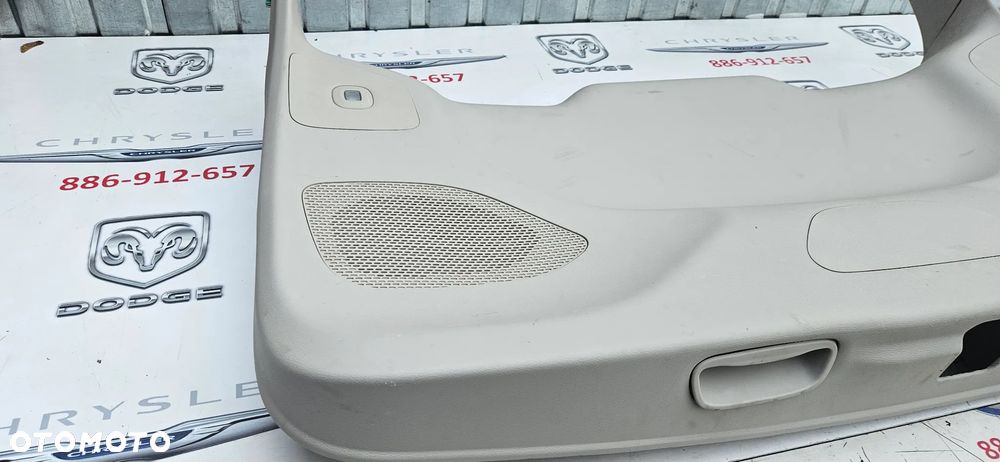 Chrysler Pacifica 2016- Tapicerka bagażnika Boczek bagażnika 5SB97PD2AI - 5