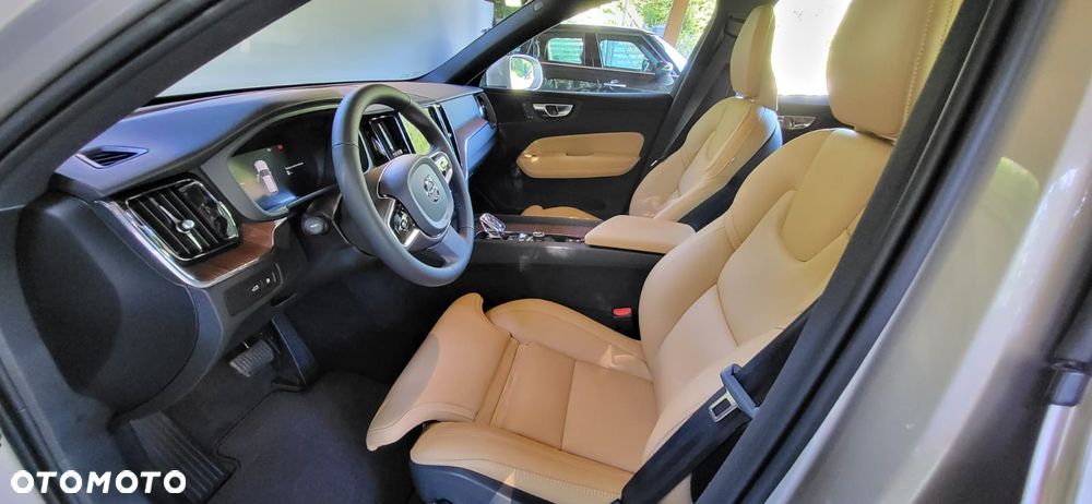 Volvo XC 60 T6 Plug-In Hybrid AWD Plus Bright - 4