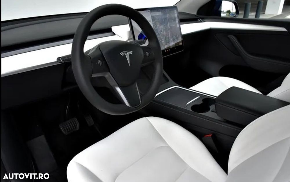 Tesla Model Y - 16