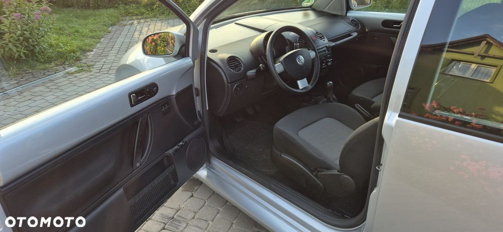 Volkswagen New Beetle - 26