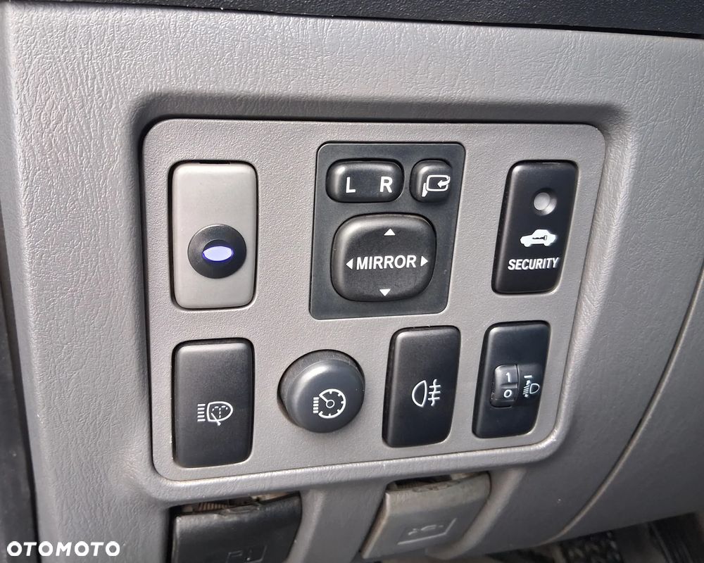 Toyota Hilux 3.0 D-4D SR5 - 17