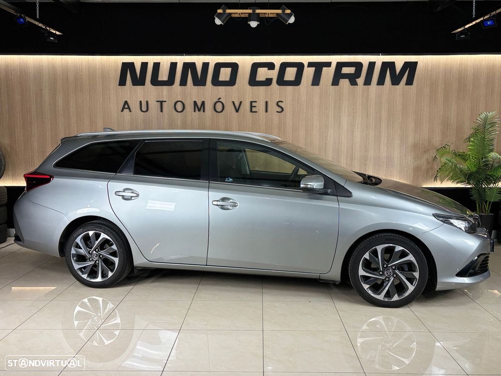 Toyota Auris Touring Sports - 1