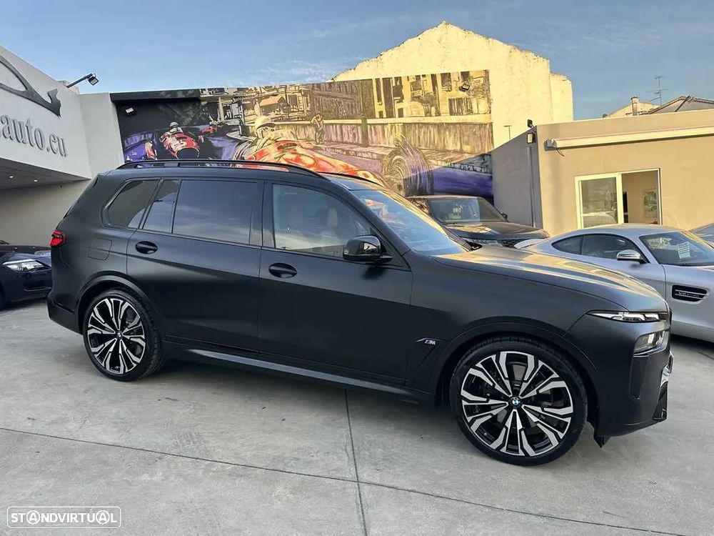 BMW X7 M M60i - 2