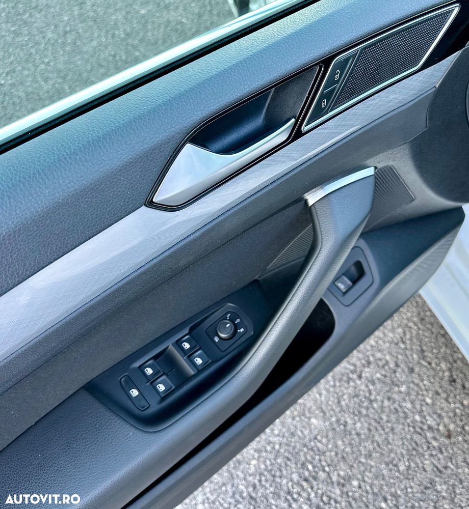 Volkswagen Passat Variant 2.0 TDI SCR DSG Elegance - 17