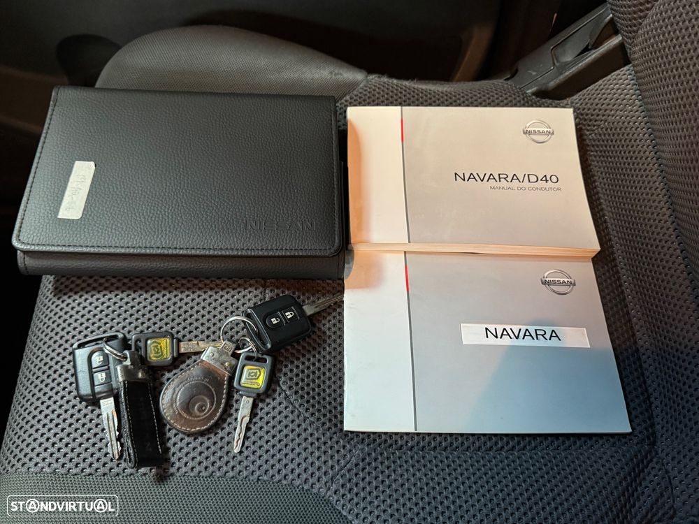 Nissan Pick Up 2.5 TD CD Navara Pilot ABS+FN+CD - 42
