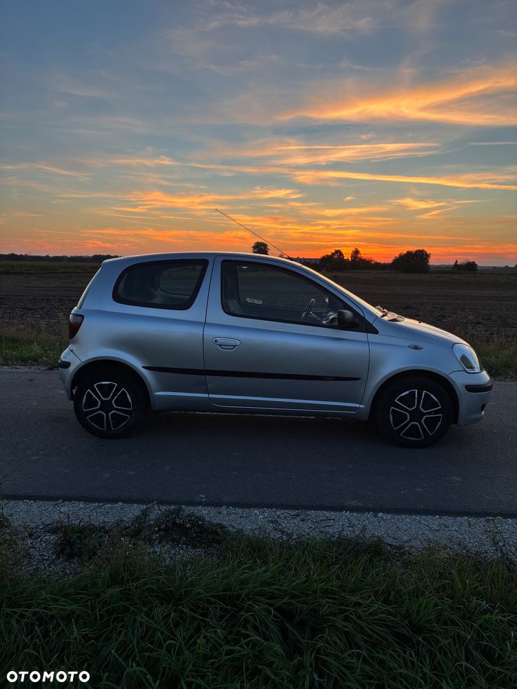 Toyota Yaris - 4