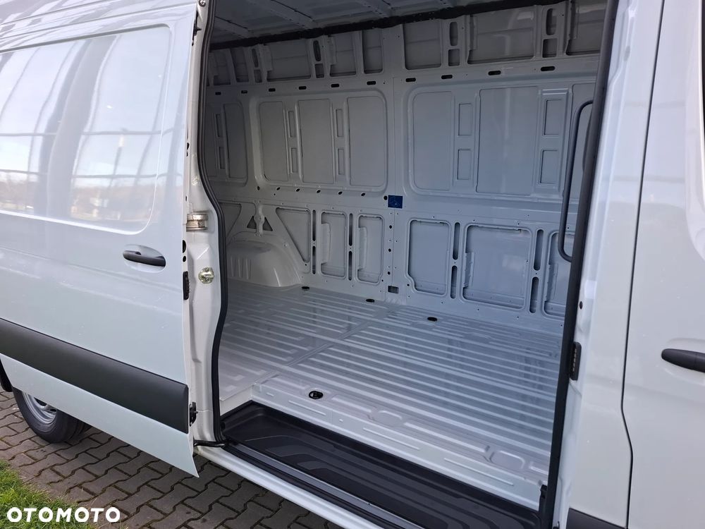 Mercedes-Benz Sprinter 319 CDI Furgon Ekstra Długi 4325+mm - 16