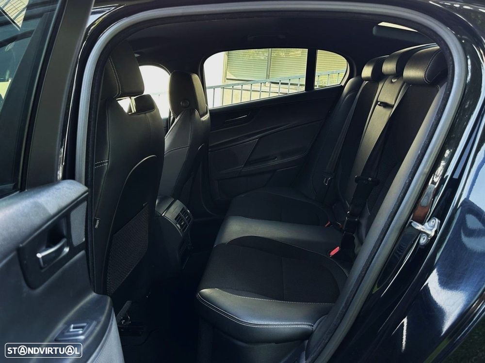 Jaguar XE 2.0 D R-Sport Aut. - 35