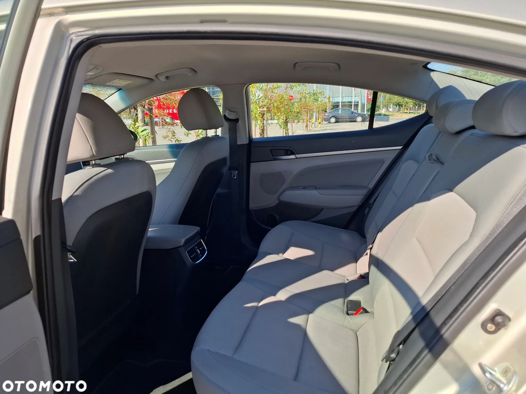 Hyundai Elantra 1.6 CRDi BlueDrive Comfort DCT - 8