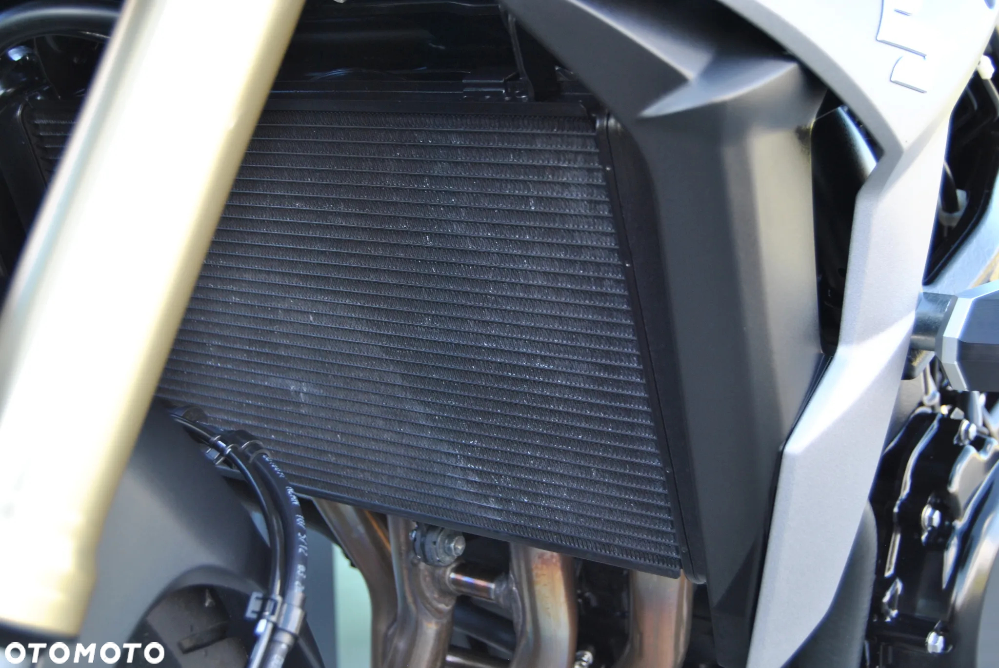 Suzuki GSR - 27