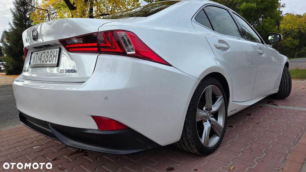 Lexus IS 300h Prestige - 12