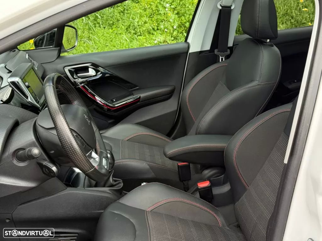Peugeot 208 1.2 PureTech GT Line - 13