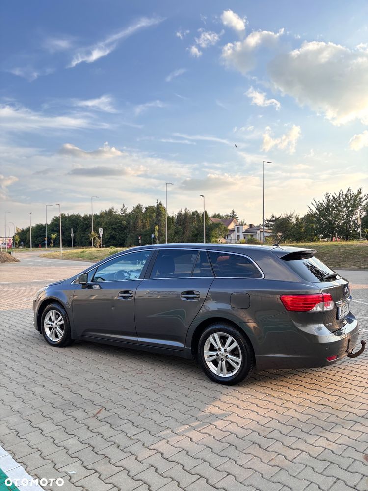 Toyota Avensis 2.0 D-4D Sol - 2