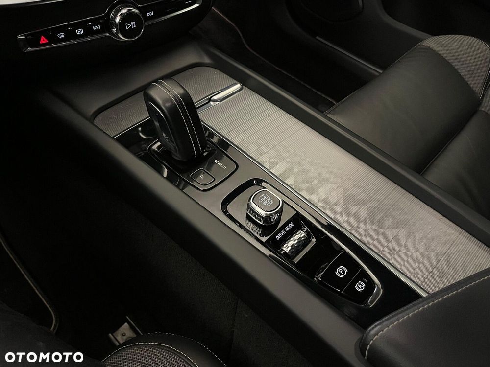 Volvo V60 B4 B R-Design - 28