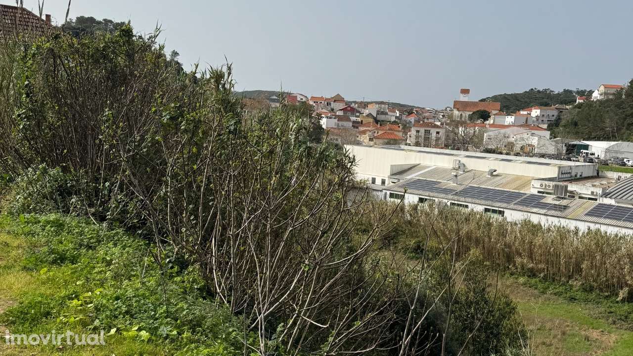 Terreno Urbano com Projeto Aprovado para 4 Moradias - Grande imagem: 4/6