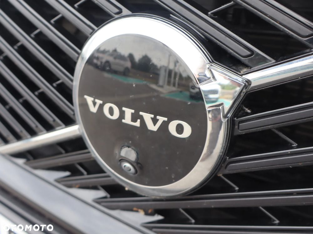 Volvo XC 60 B5 B AWD Plus Dark - 20