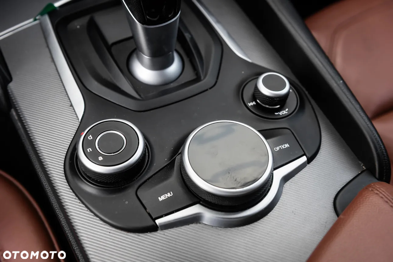 Alfa Romeo Giulia 2.2 Diesel AT8 Advanced Efficiency - 25