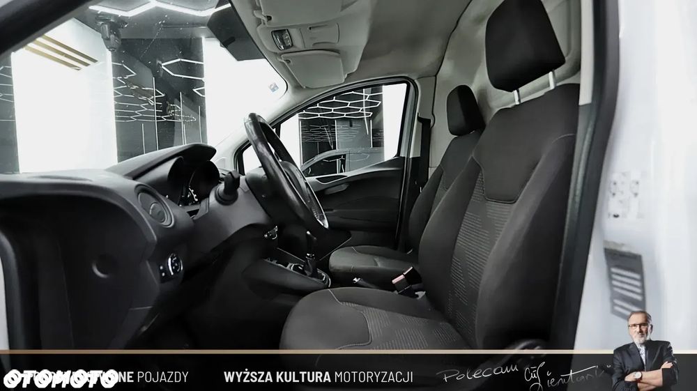 Ford Transit Courier - 15