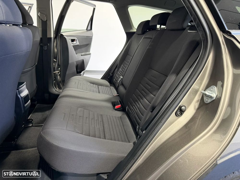 Toyota Auris Touring Sports 1.8 HSD Exclusive+Navi - 47