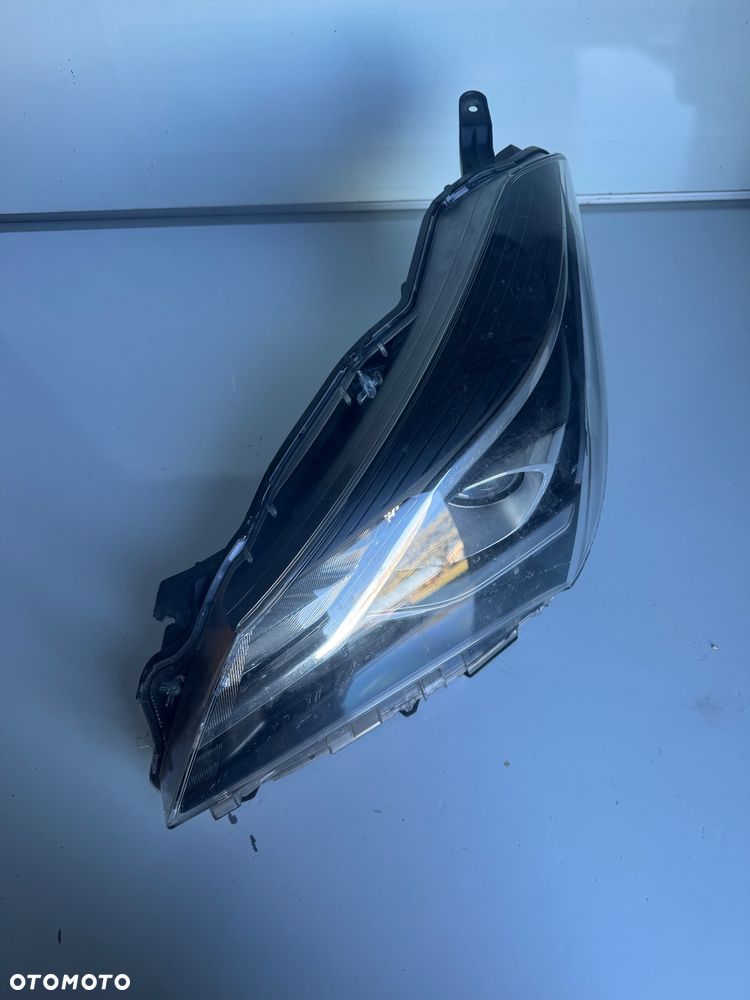 Toyota yaris iii lampa przód lewa - 2