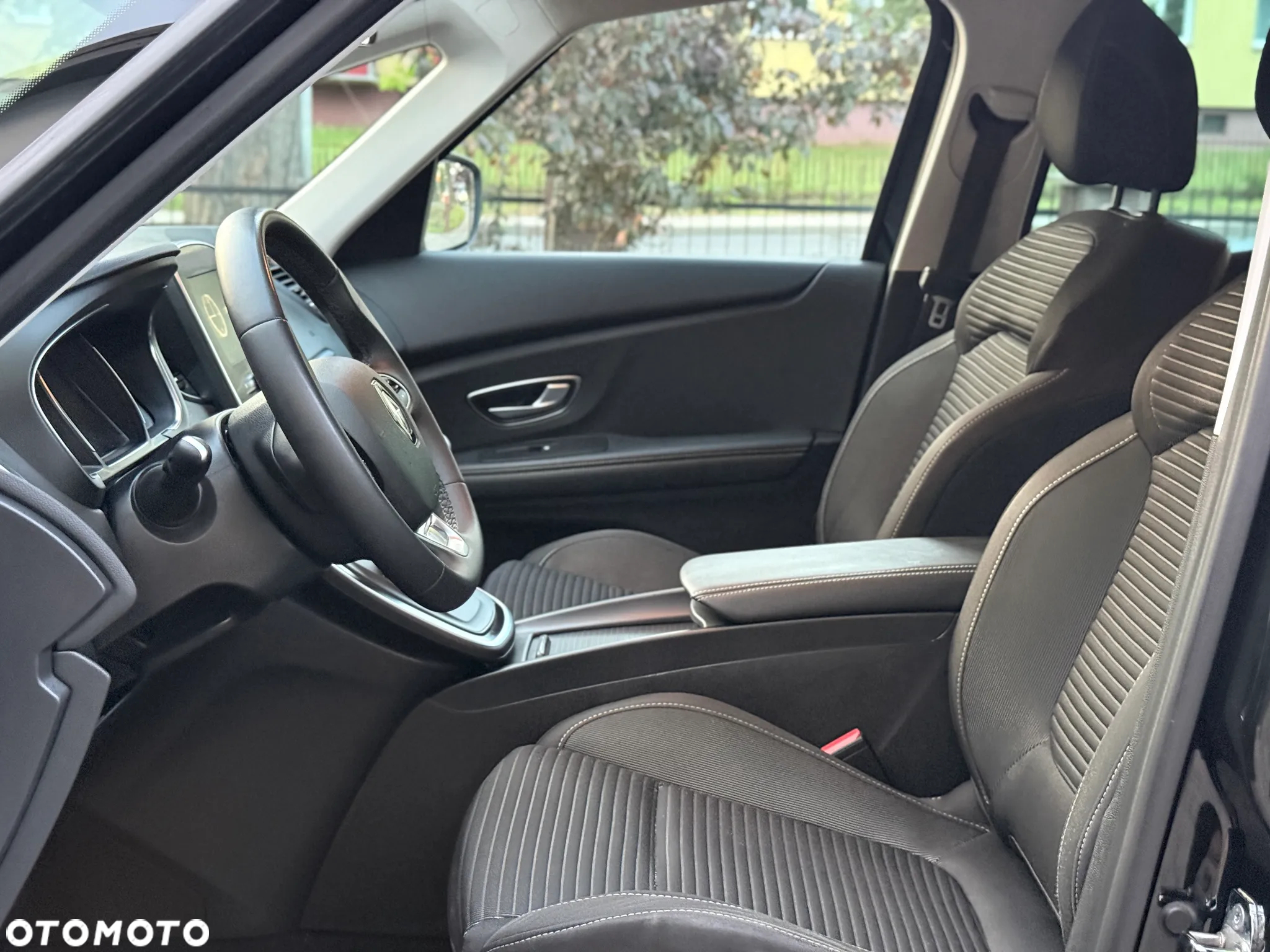 Renault Grand Scenic BLUE dCi 120 EDC BUSINESS EDITION - 27