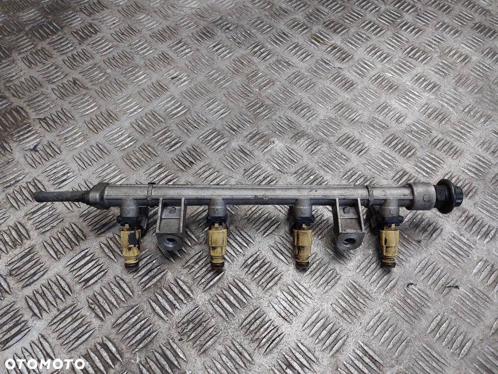 LISTWA WTRYSKOWA KIA SPORTAGE II 35310-23600 9260930013 2.0 16V - 2