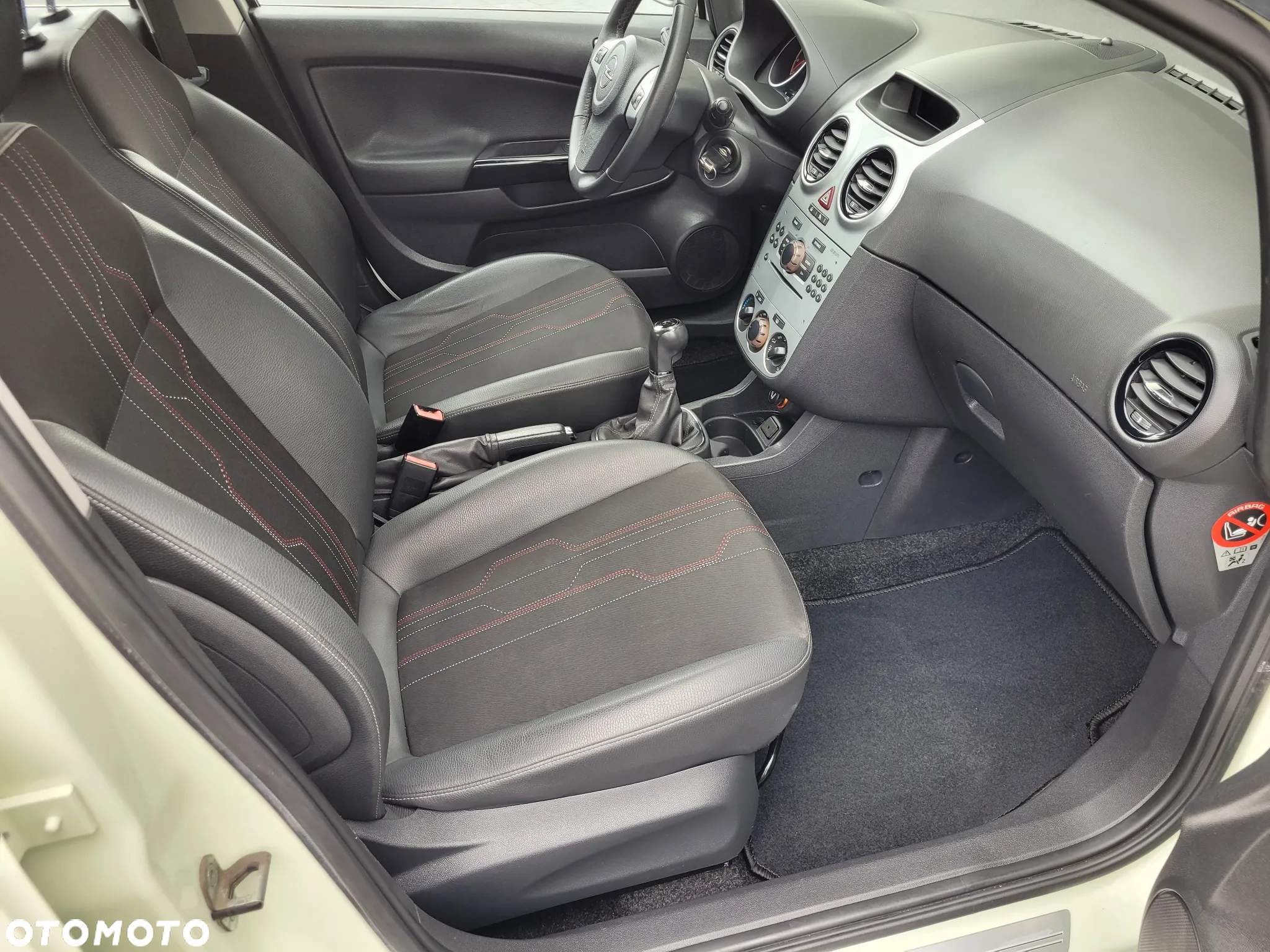 Opel Corsa 1.2 16V Edition 150 - 16