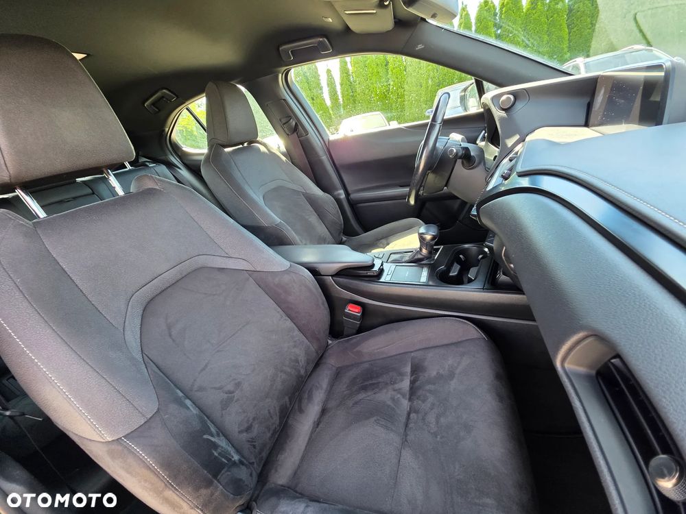 Lexus UX - 30