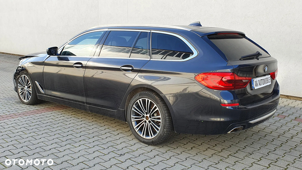 BMW Seria 5 540i xDrive GPF Luxury Line sport