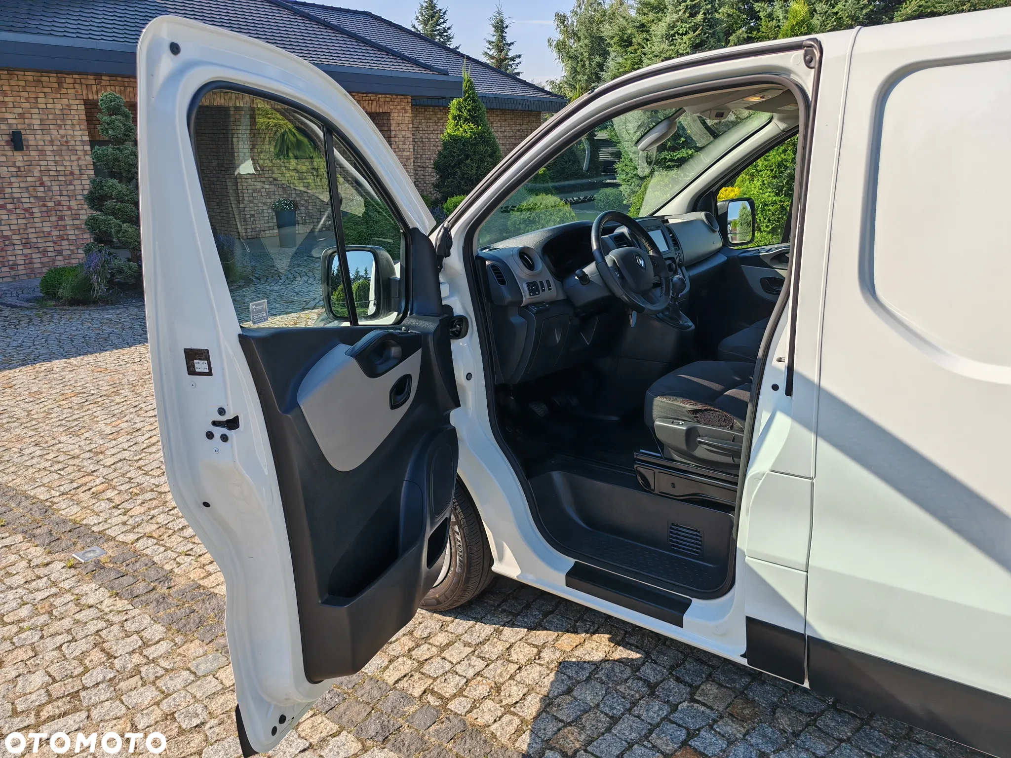 Renault TRAFIC - 12