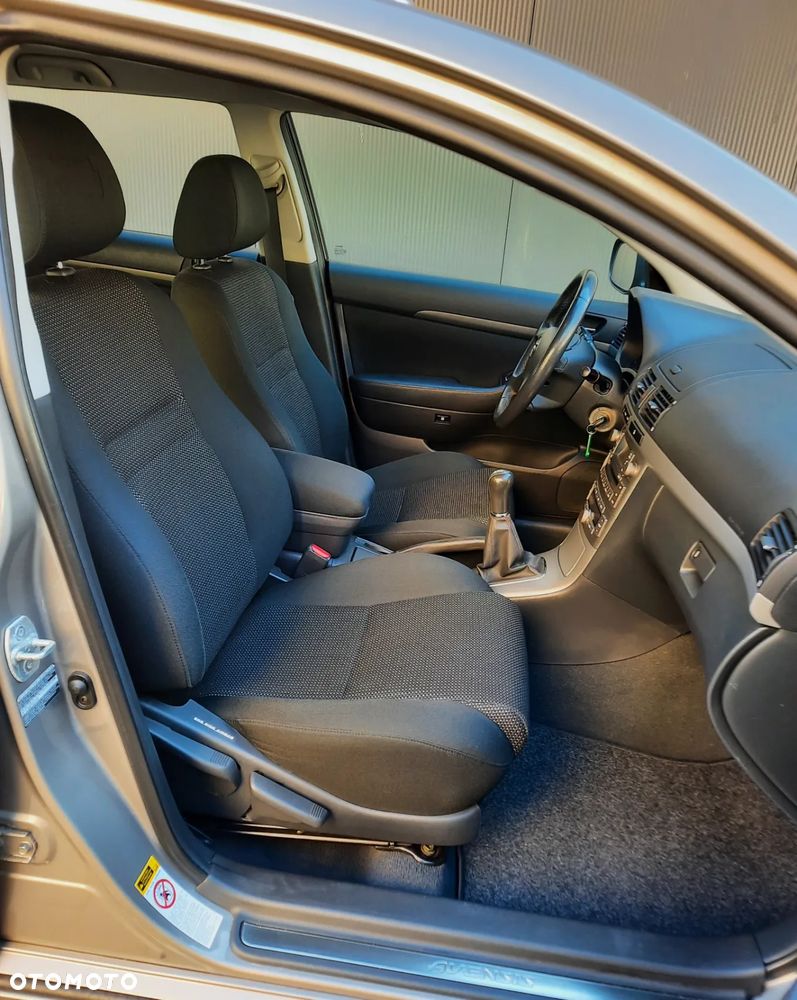Toyota Avensis 1.8 VVT-i Combi Sol - 10