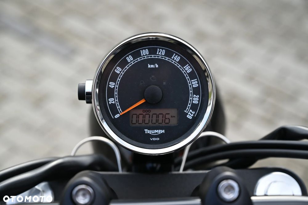 Triumph Speedmaster - 9