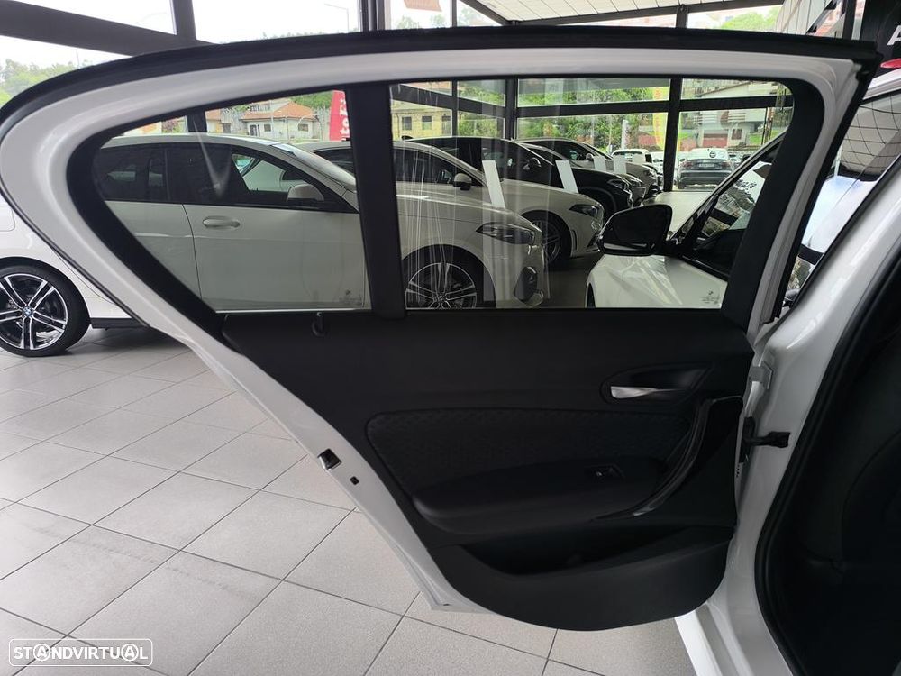 BMW 116 d Pack M - 32