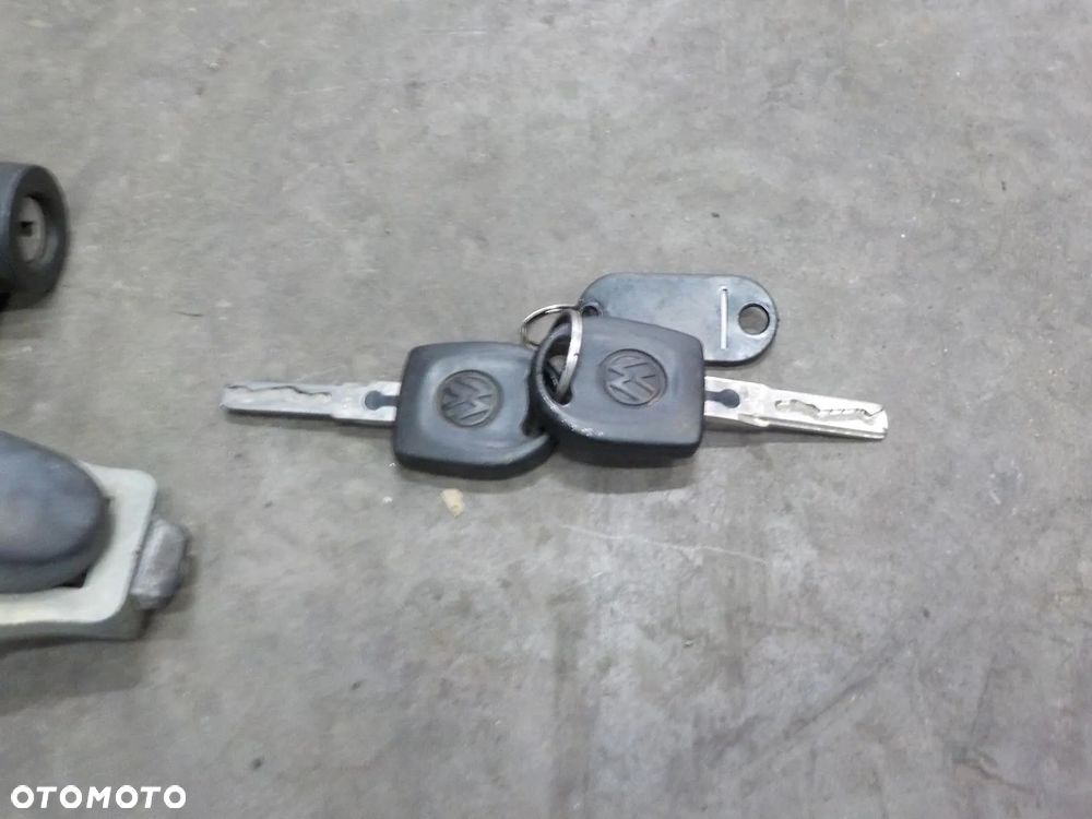 VW T5 KLAMKI ZAMKI WKŁADKI STACYJKA KLUCZ KOMPLET ZAMKÓW WKŁADKA TYŁ - 3