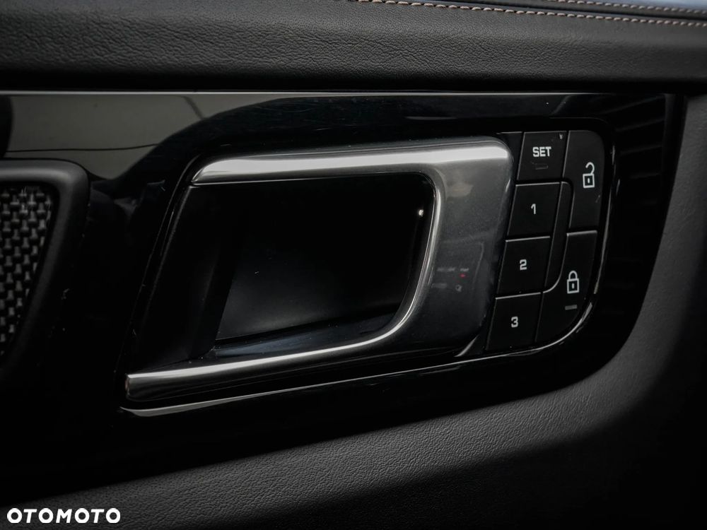 Porsche Cayenne Turbo GT - 27