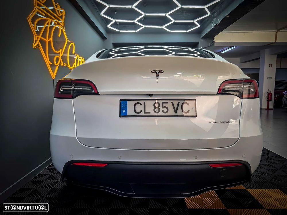 Tesla Model Y Long Range Dual Motor AWD - 13