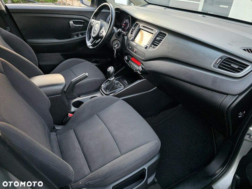 Kia Carens - 15